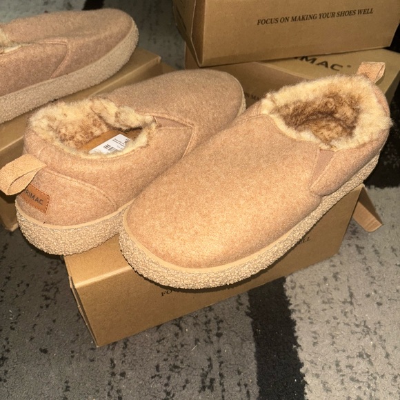 Cozy & Comfortable Slip-On Slippers - Picture 2 of 5